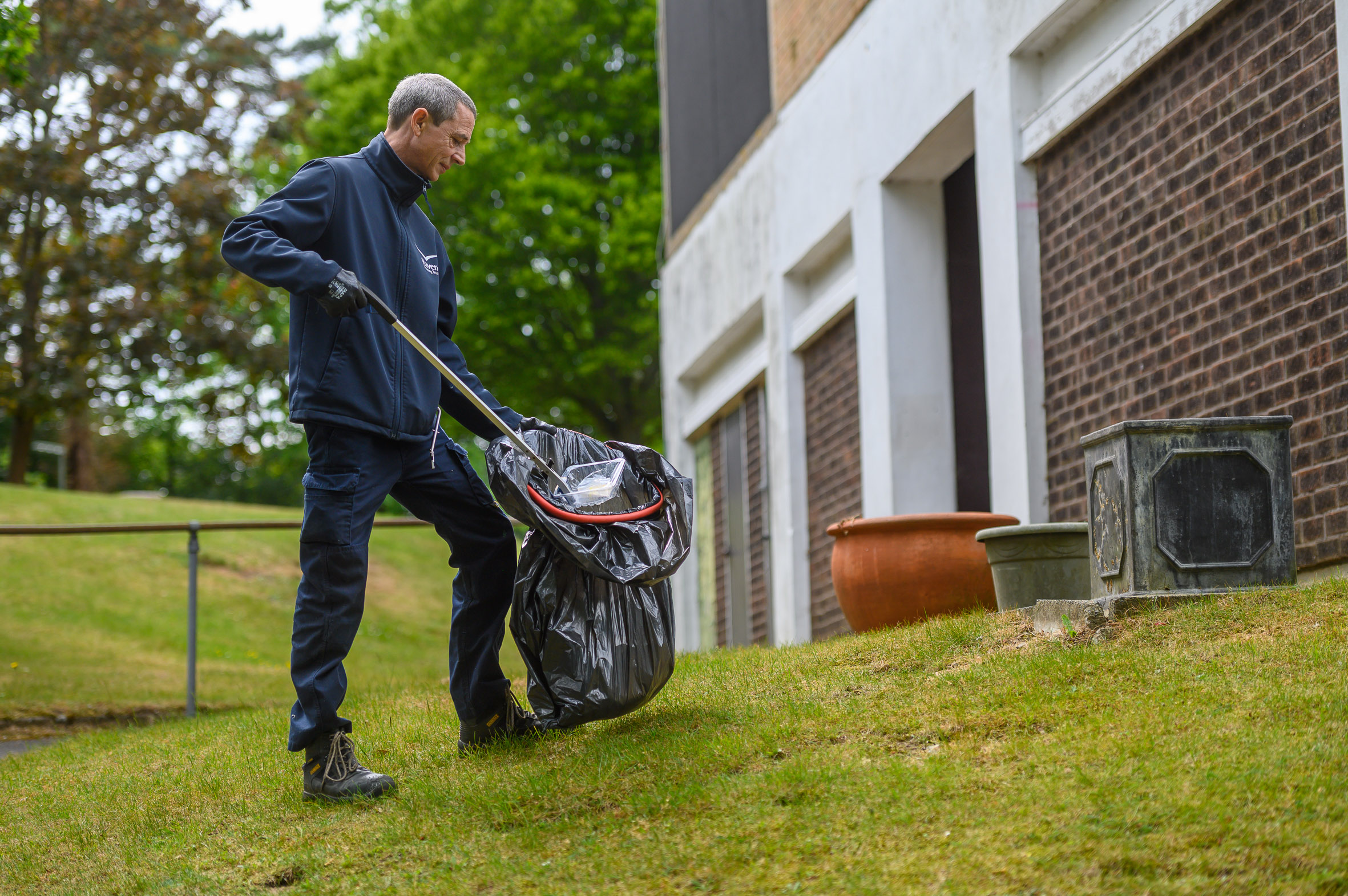 Litter picking community day - Woodhatch